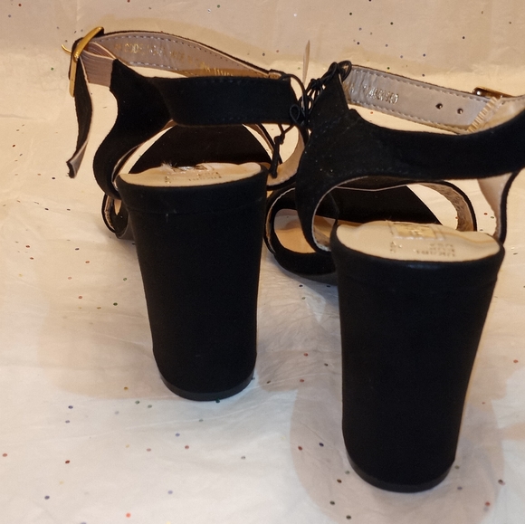 CLEARANCE‼️COPY - PRIMARK Women's Strappy Suede Block Heels, Size 7, Color black - Picture 3 of 5